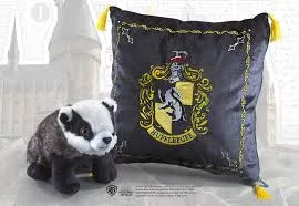 Peluche et coussin de la Maison de Poufsouffle - Harry Potter – Image 3