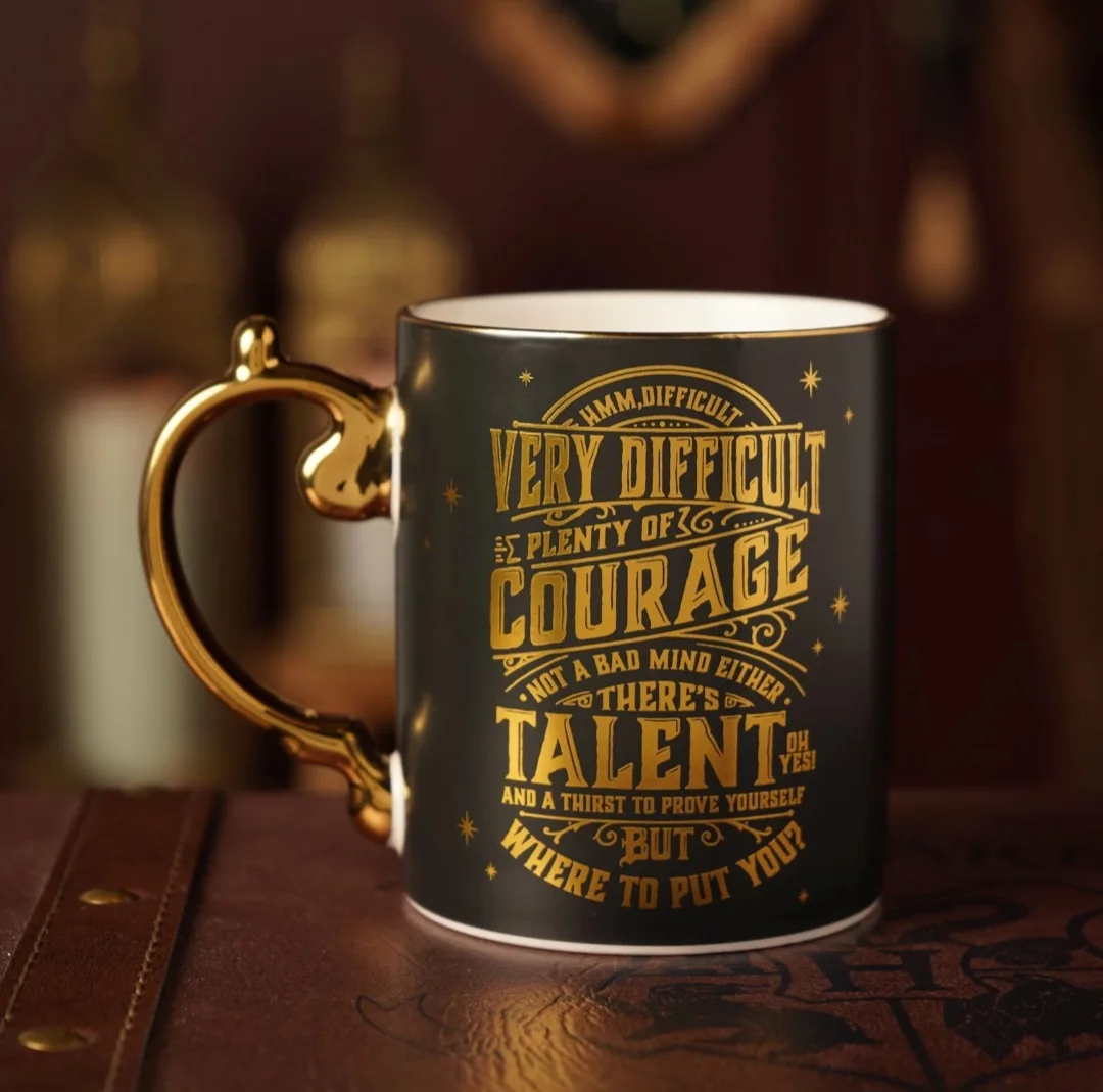 Mug de collection Harry Potter Alumni de Warner Bros - Choixpeau magique. Aux Chemins de Traverse
