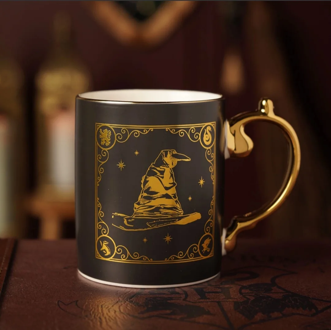 Mug de collection Harry Potter Alumni de Warner Bros - Choixpeau magique. Aux Chemins de Traverse