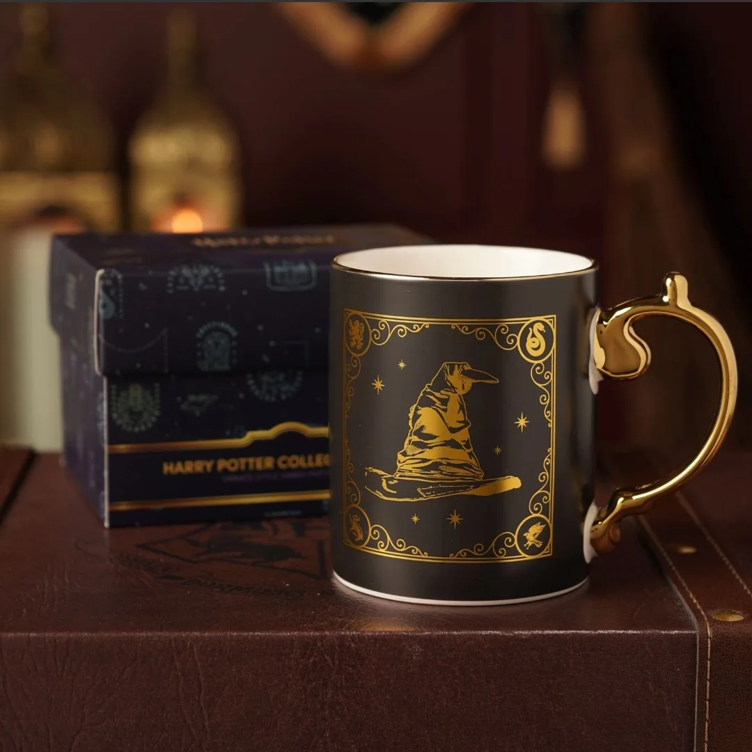 Mug de collection Harry Potter Alumni de Warner Bros - Choixpeau magique. Aux Chemins de Traverse